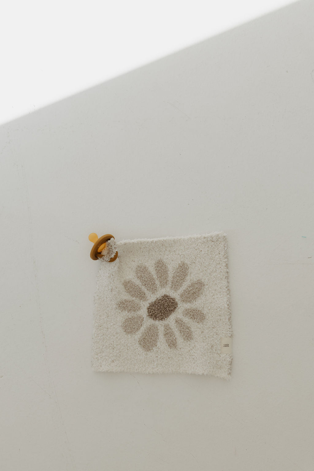 Lovey | Daisy Fields