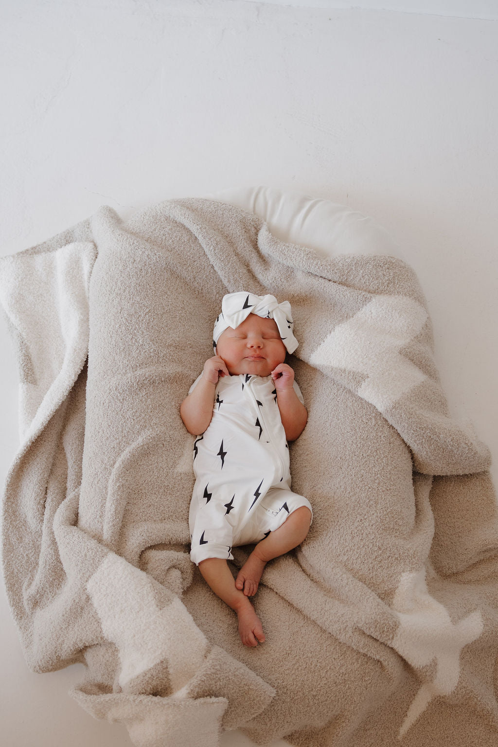 Bamboo Zip Shortie | White & Black Lightning Bolt