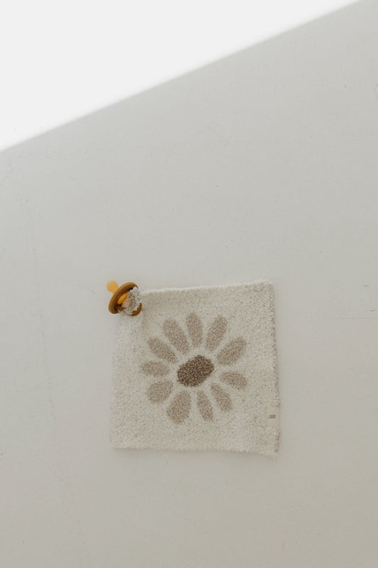 Lovey | Daisy Fields