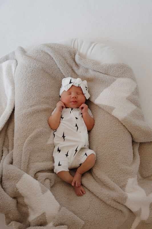 Bamboo Zip Shortie | White & Black Lightning Bolt