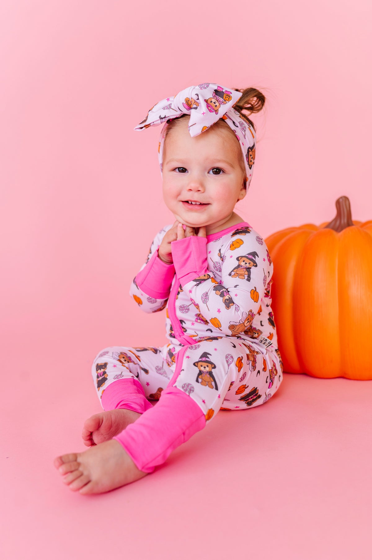 Hocus Pocus Honey Bear Top Knot Bow (EST SHIP TIME 1-2 WEEK)