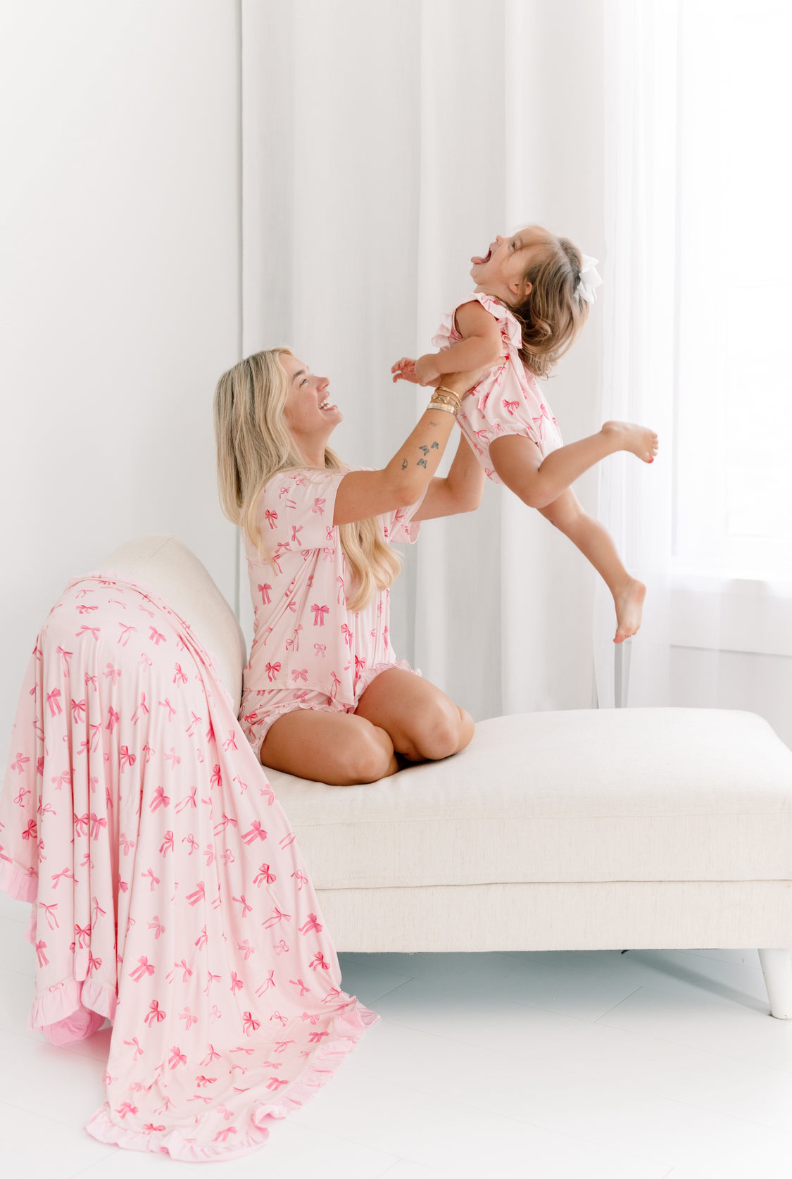 Andi Kate Bows Woman’s Drawstring Ruffle Short Set